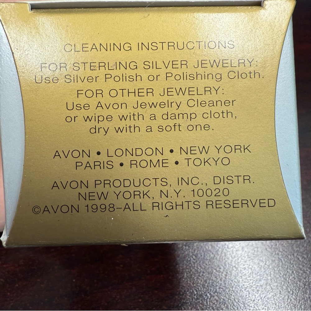 Avon Diamond style CZ pear Pink Teardrop Gem Goldtone Ring NIB size 9 - Picture 3 of 6